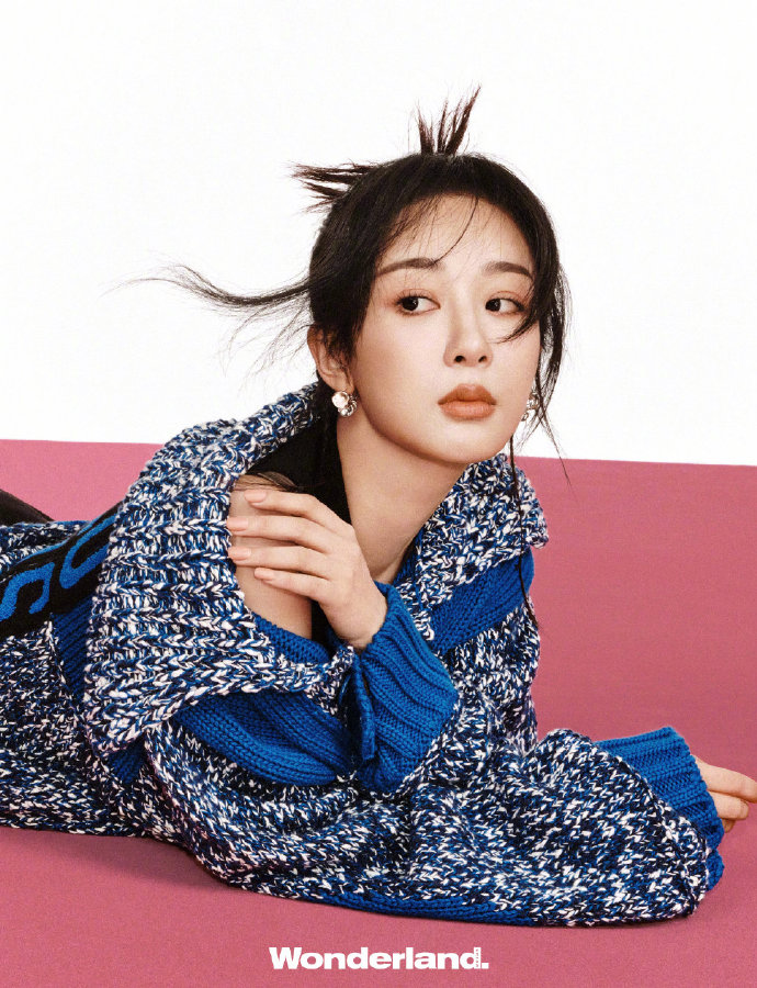 杨紫的厚底鞋##杨紫童趣情怀大片