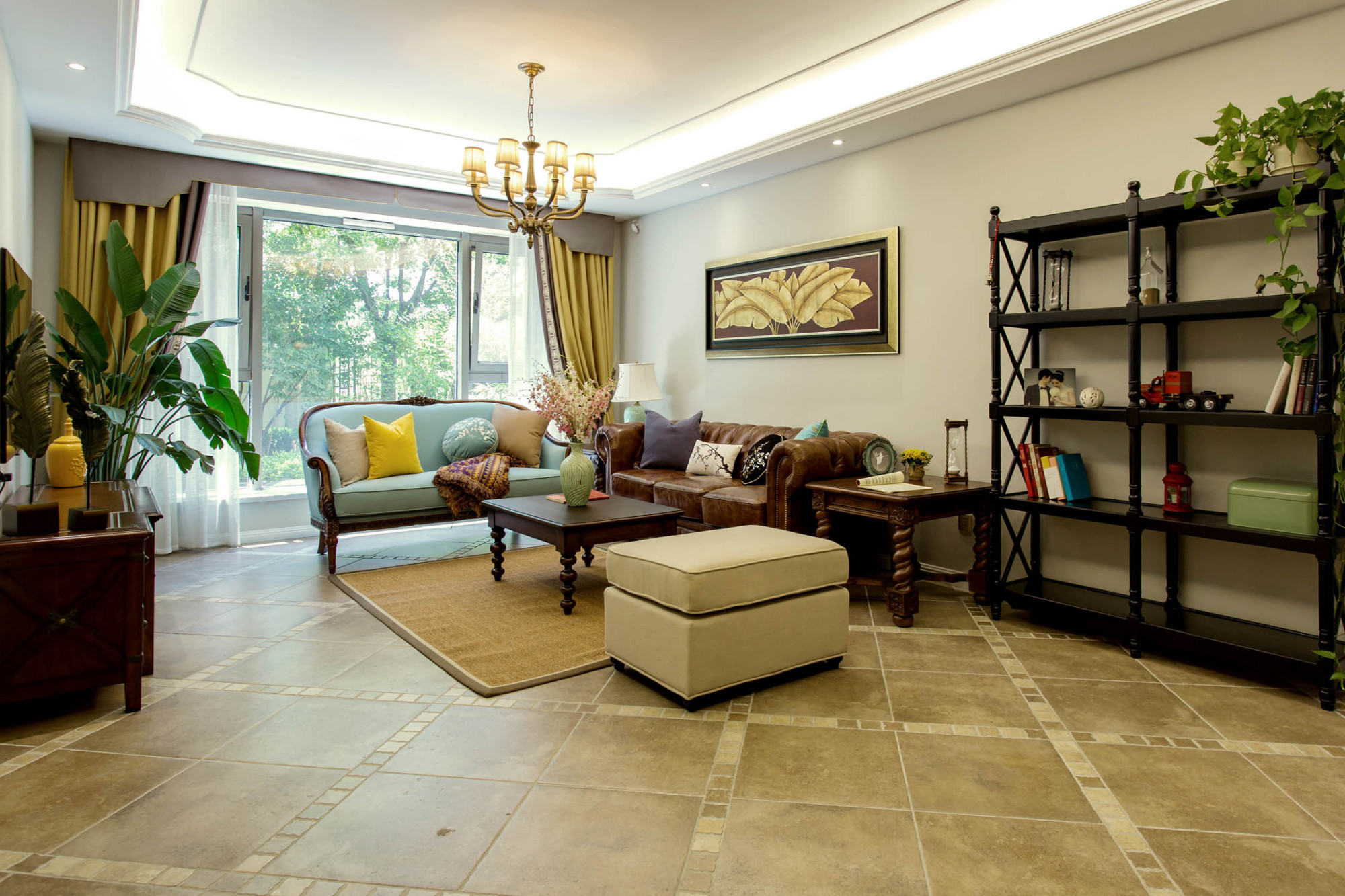 美式混搭别墅装修客厅布置图2/15