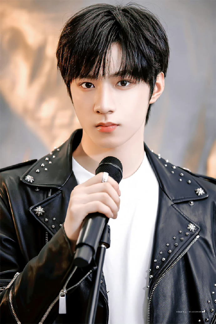 刘耀文百忧戒皮衣舞台造型##刘耀文百忧戒舞台生图