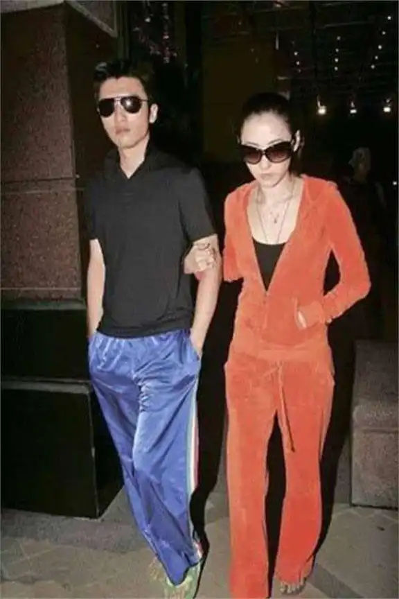 谢霆锋笑谈王菲同款打扮,网友表示,这是不是新的爱情