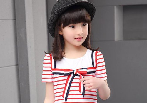 11-13岁的女童做发型,编发 公主头发型不过是从发际线位置梳成向后的