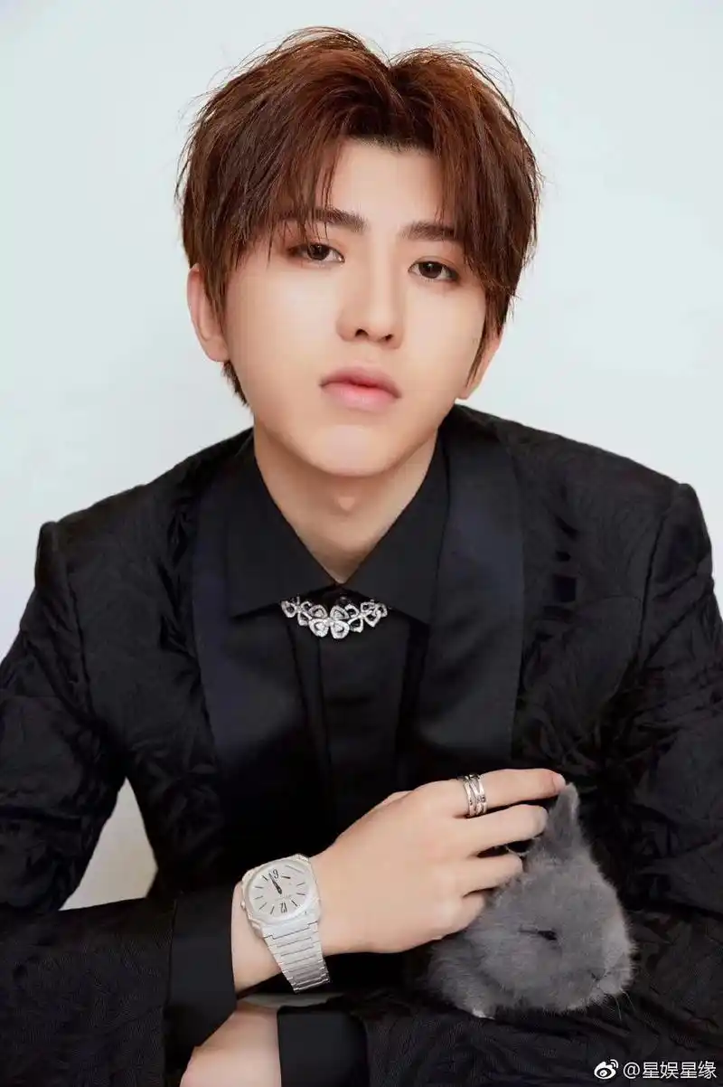 [蔡徐坤][分享]181212 有生之年系列! 坤坤与兔兔的双萌同框