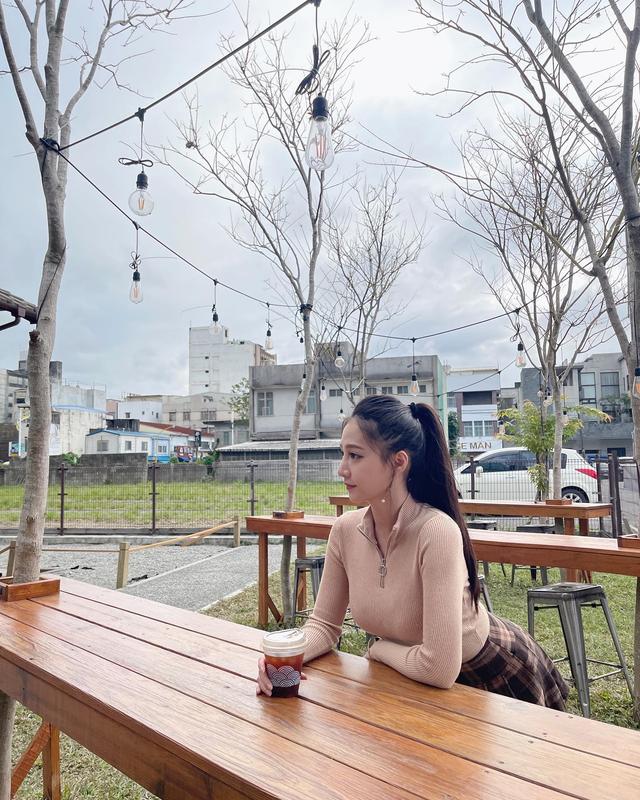 "蛇姬"林采缇晒出日常生活照,网友大赞好美