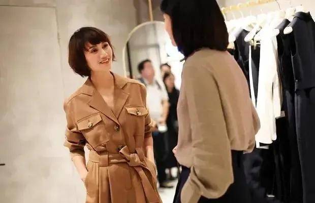 袁泉同框"丑模"吕燕气场全开!