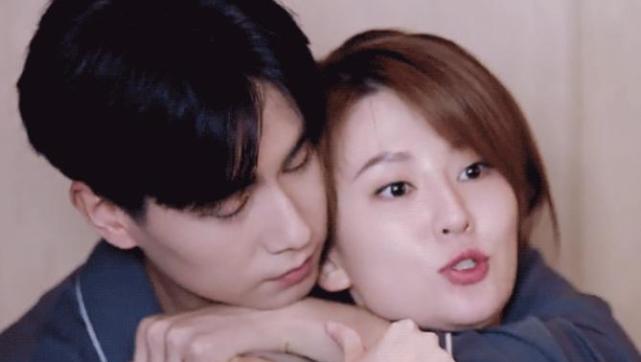 等风的女孩儿乔欣终于迎来事业春天签到贾乃亮公司后风格大变