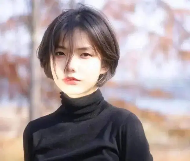 今年流行的酷帅风格的女生短发剪完整个人都大变样