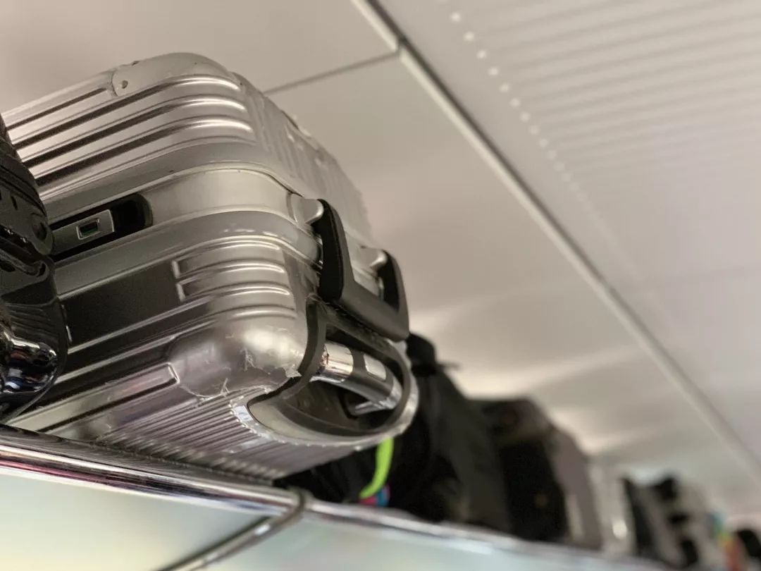 高铁上行李到底该放哪可能有你想不到的地方