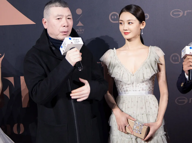 苗苗和老公郑恺领证两年,生下一儿一女,凑成一个好字也让大家非常的