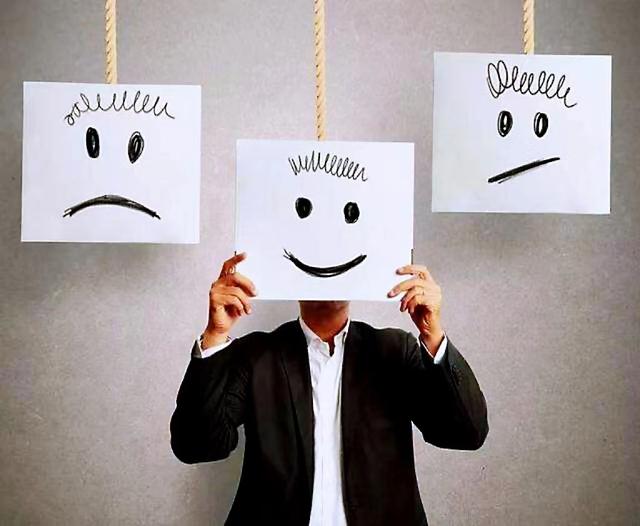 微笑抑郁症强颜欢笑背后不为人知的内心痛苦