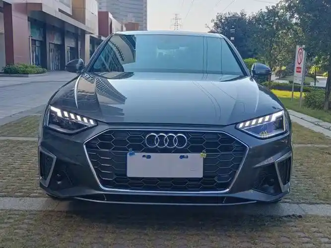 2021款奥迪a4l动感时尚版