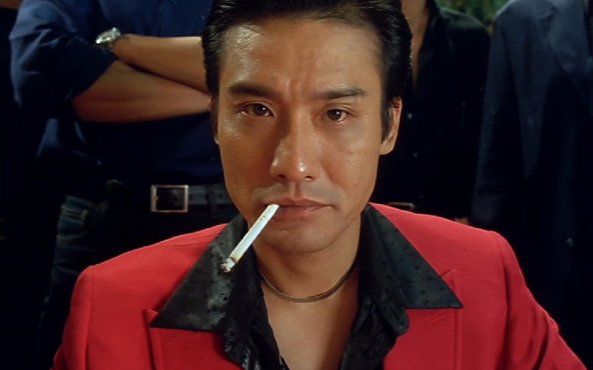 梁家辉不愧是实力派影帝,抽根烟都如此的霸气