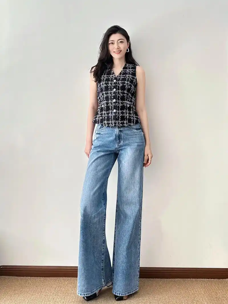 今年很流行小香背心随意搭配牛仔裤就很好 - 抖音
