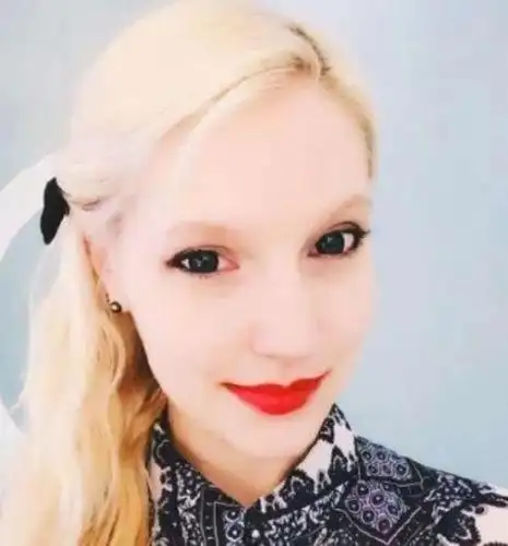 后来撒贝宁认识了现在的妻子李白,在2016年,两人举行了十分简单低调的