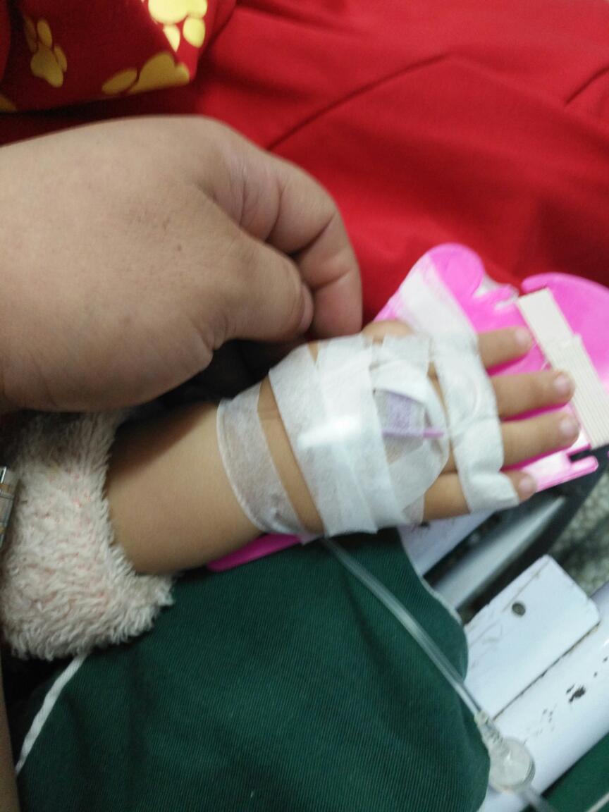 宝宝第一次输液呢