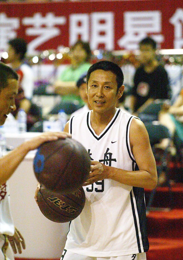 老戏骨陈道明人格魅力太强,年龄不影响气质,穿搭风格值得学