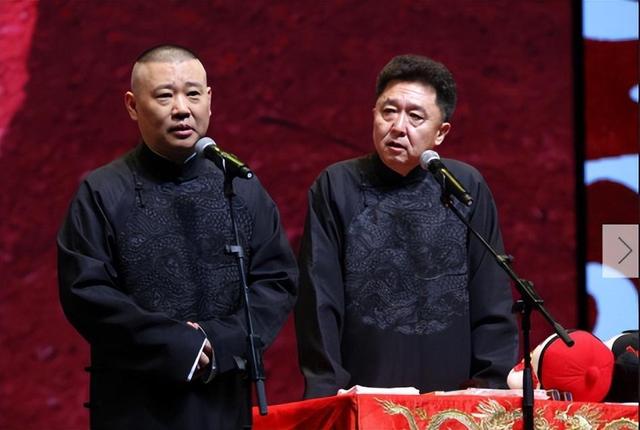 郭德纲和于谦的首次合作发生在北京近郊的一家小型剧院.