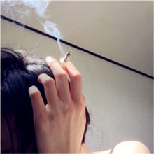抽烟的男生头像有伤感的