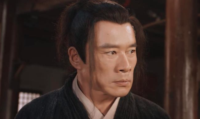 "武松"与斯琴高娃聚餐,63岁依然挺拔有型,饭局上高歌一曲