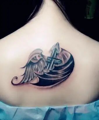 背部优雅的翅膀纹身(6)