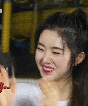 美女韩星大笑可爱捂脸gif动图_动态图_表情包下载_soogif