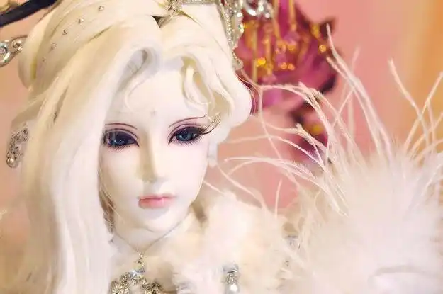 霁无瑕姓名:霁无瑕称号:快雪时晴诗号:满夕霜雪人独影,红尘今古几月明