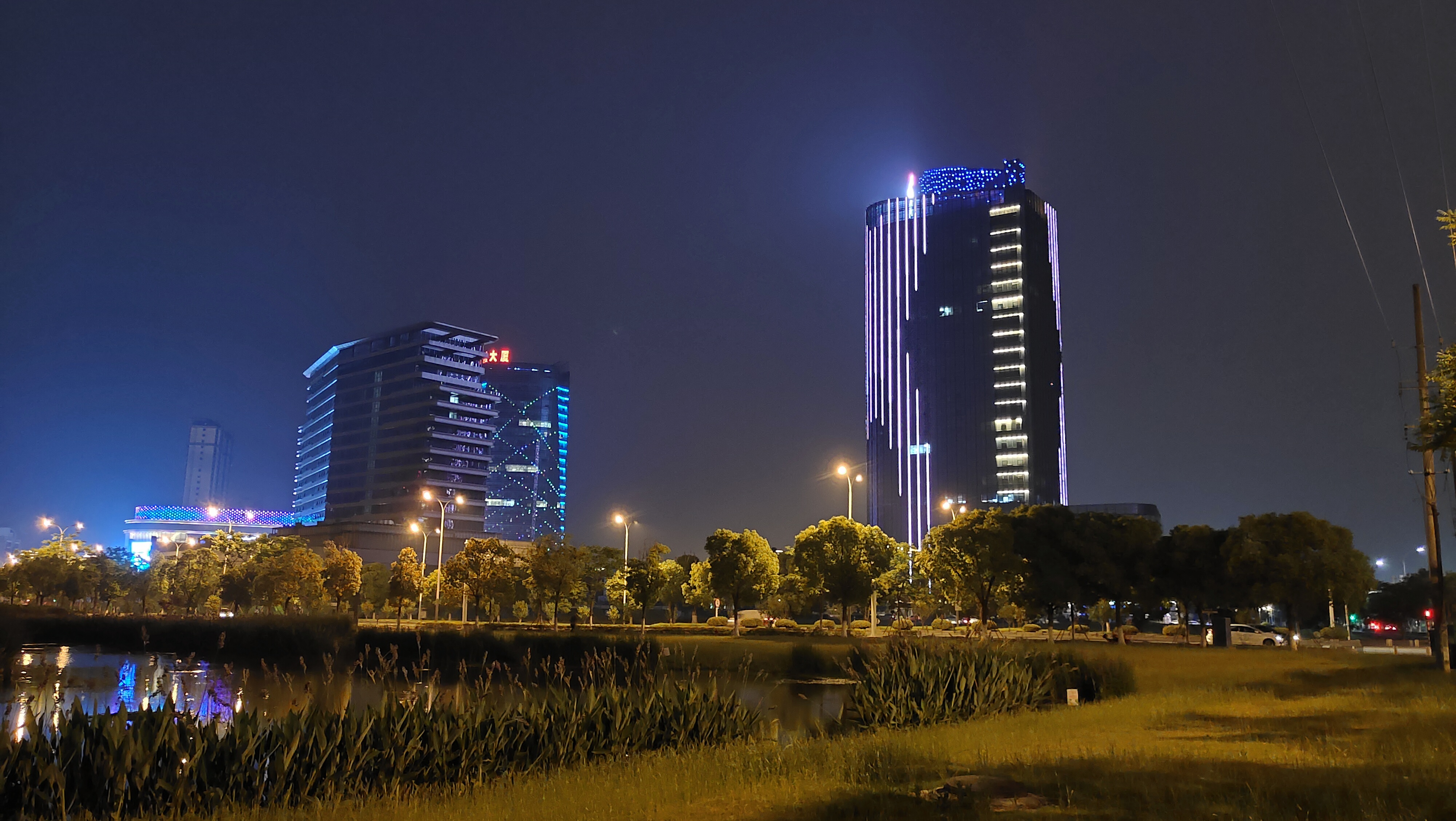 江苏苏州长江南岸江南鱼米之乡美誉的太仓市浏河两岸夜景绝美