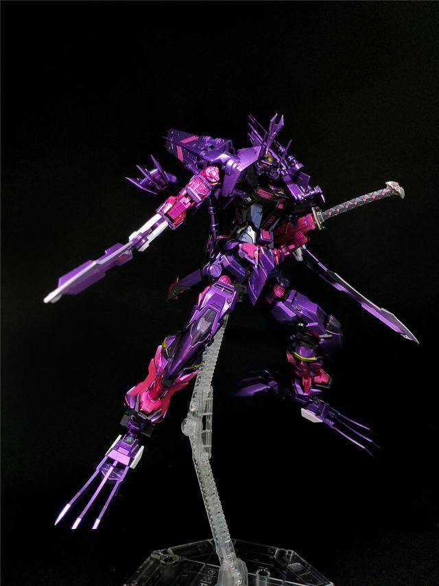 根大木秀:投稿作品 紫之凶兽–幻惑异端高达三期