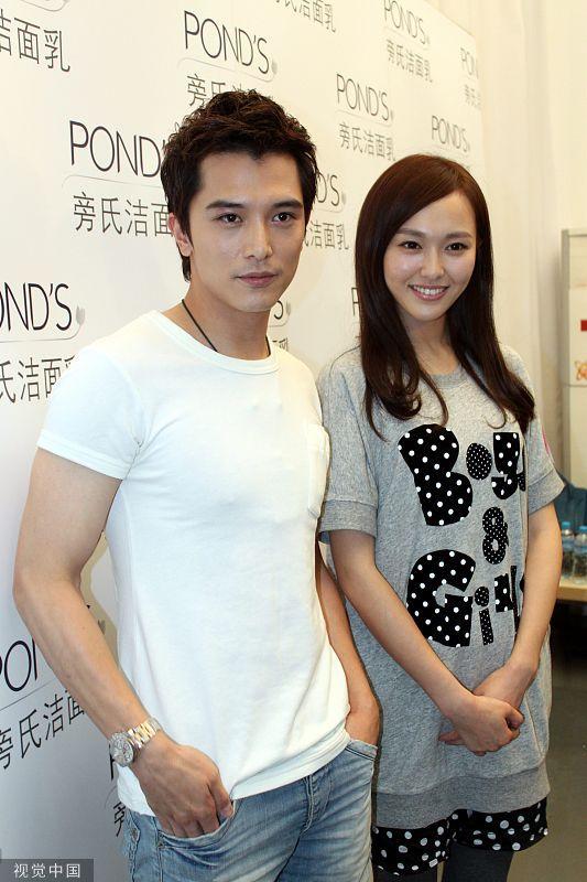 唐嫣与前男友旧照曝光与造型师说笑惹吃醋