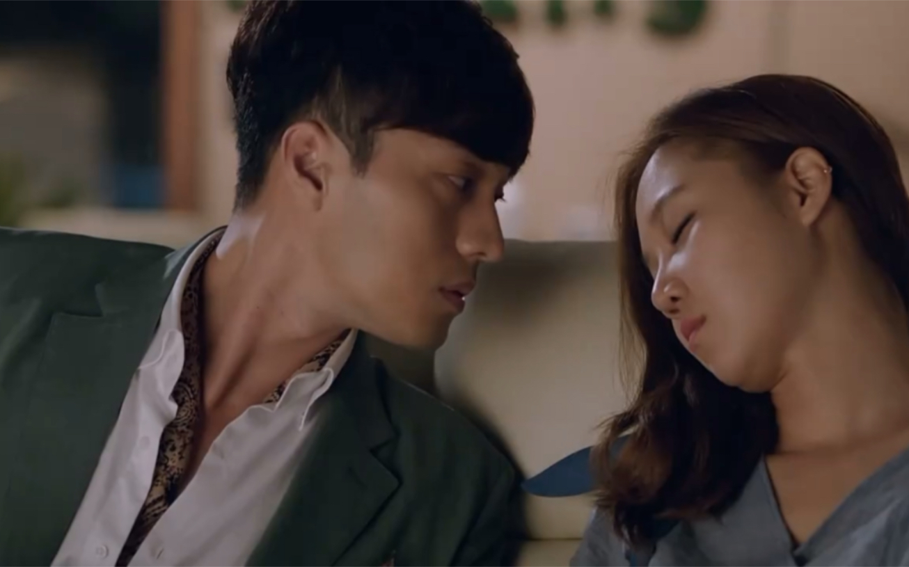 《主君的太阳》太阳希望自己也能主君一样成为他的防空洞,主君渐渐被