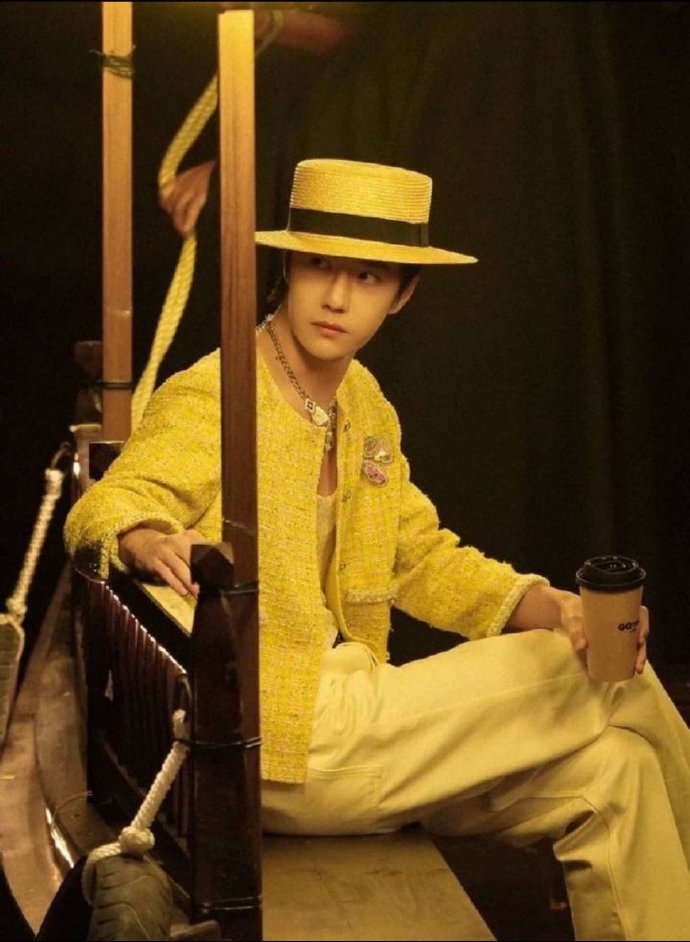 王一博 快划##gq红毯##杨幂杨紫王一博坐一桌