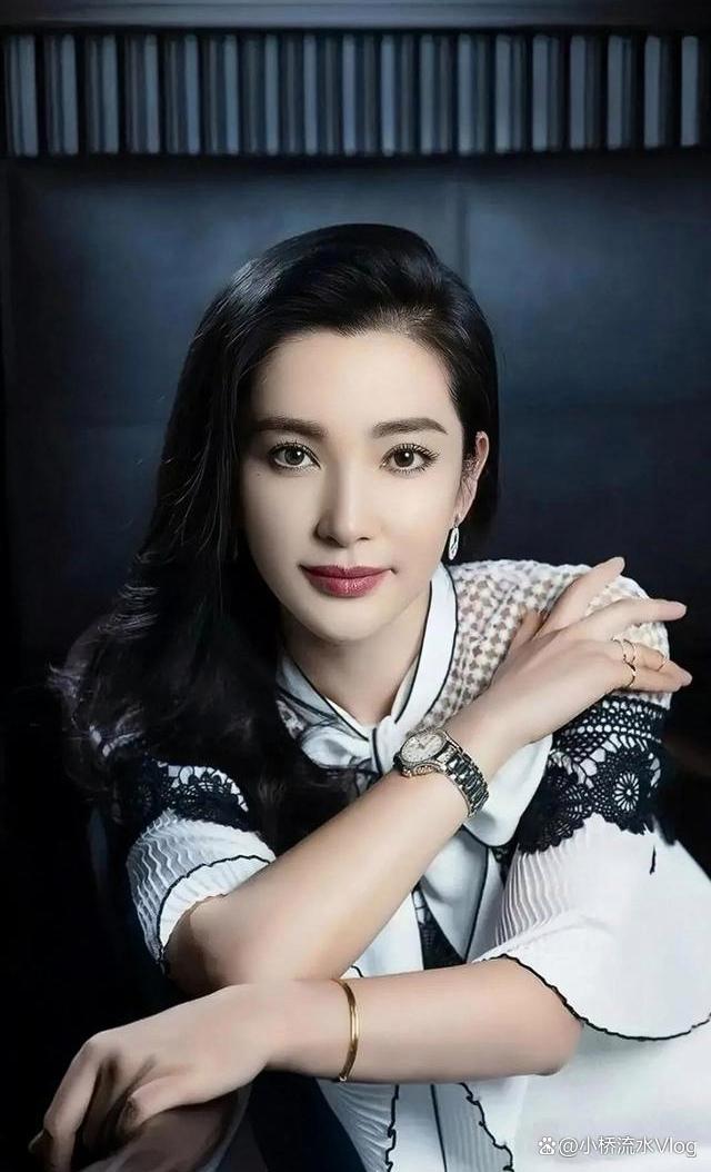 影视巨星李冰冰,在事业上功成名就,但50岁孤身一人未婚未育