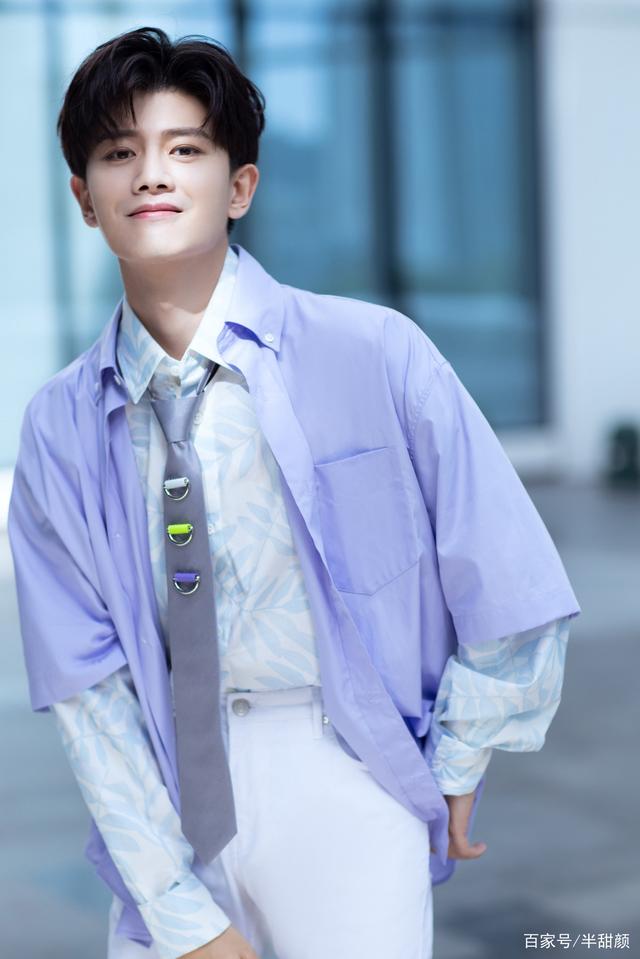 任嘉伦酷帅阳光清爽大片图集