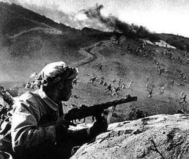 我军冲锋