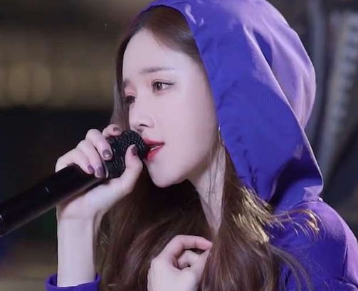 烟嗓网红歌手戴羽彤