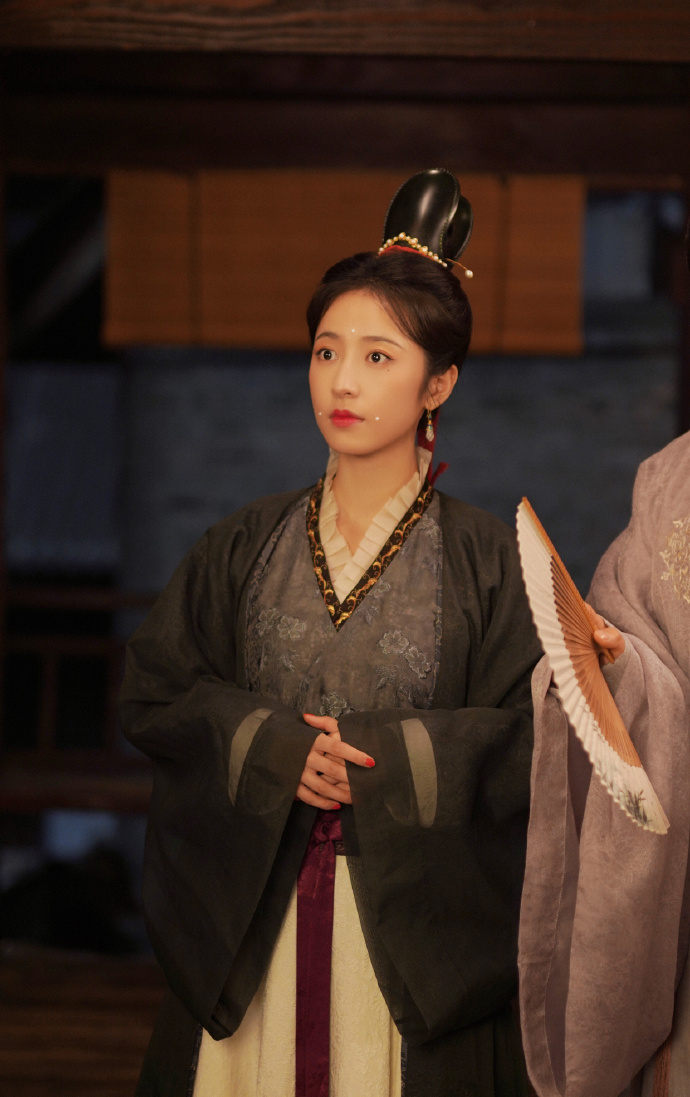 赵简珍珠妆~请把古装焊在身上,今晚八点不见不散~@周雨彤微博#周雨彤