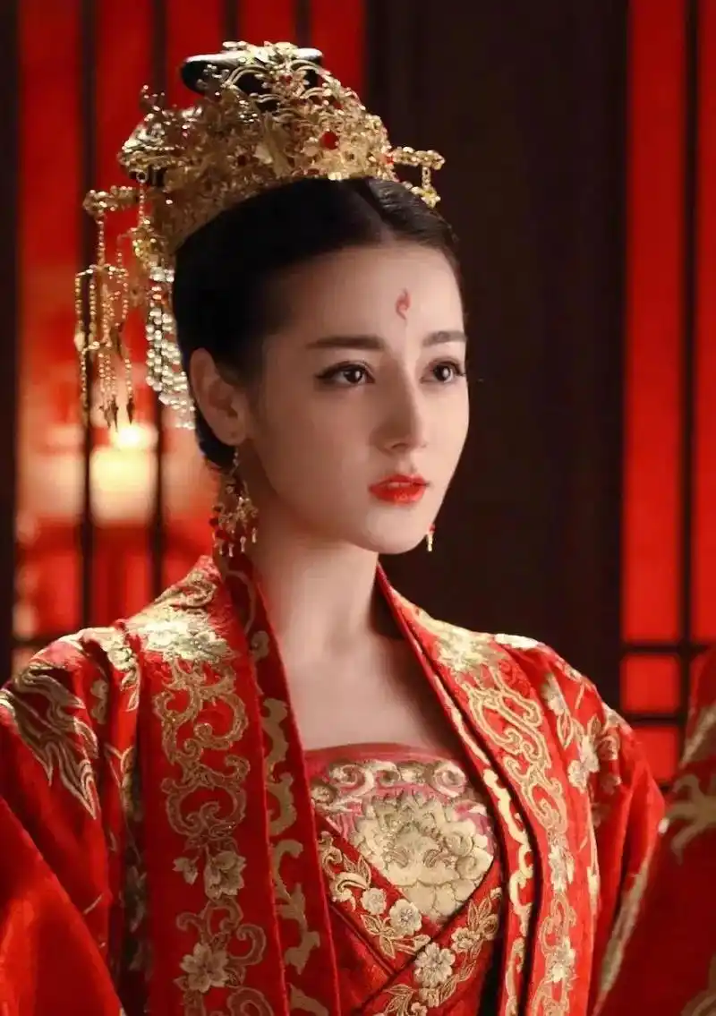 《三生三世十里桃花》白凤九(迪丽热巴饰)拥有超高颜值的她,因 - 抖音