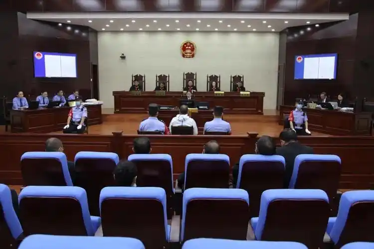 青海省人大常委会原副主任行贿受贿一案公开审判