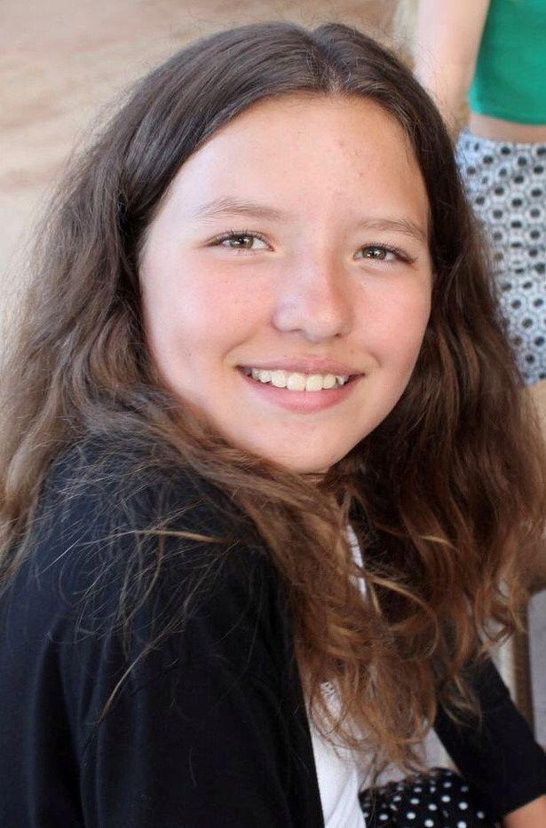 英国少女为脑癌闺蜜 7天筹到200多万药费 可惜她仍未来得及救治