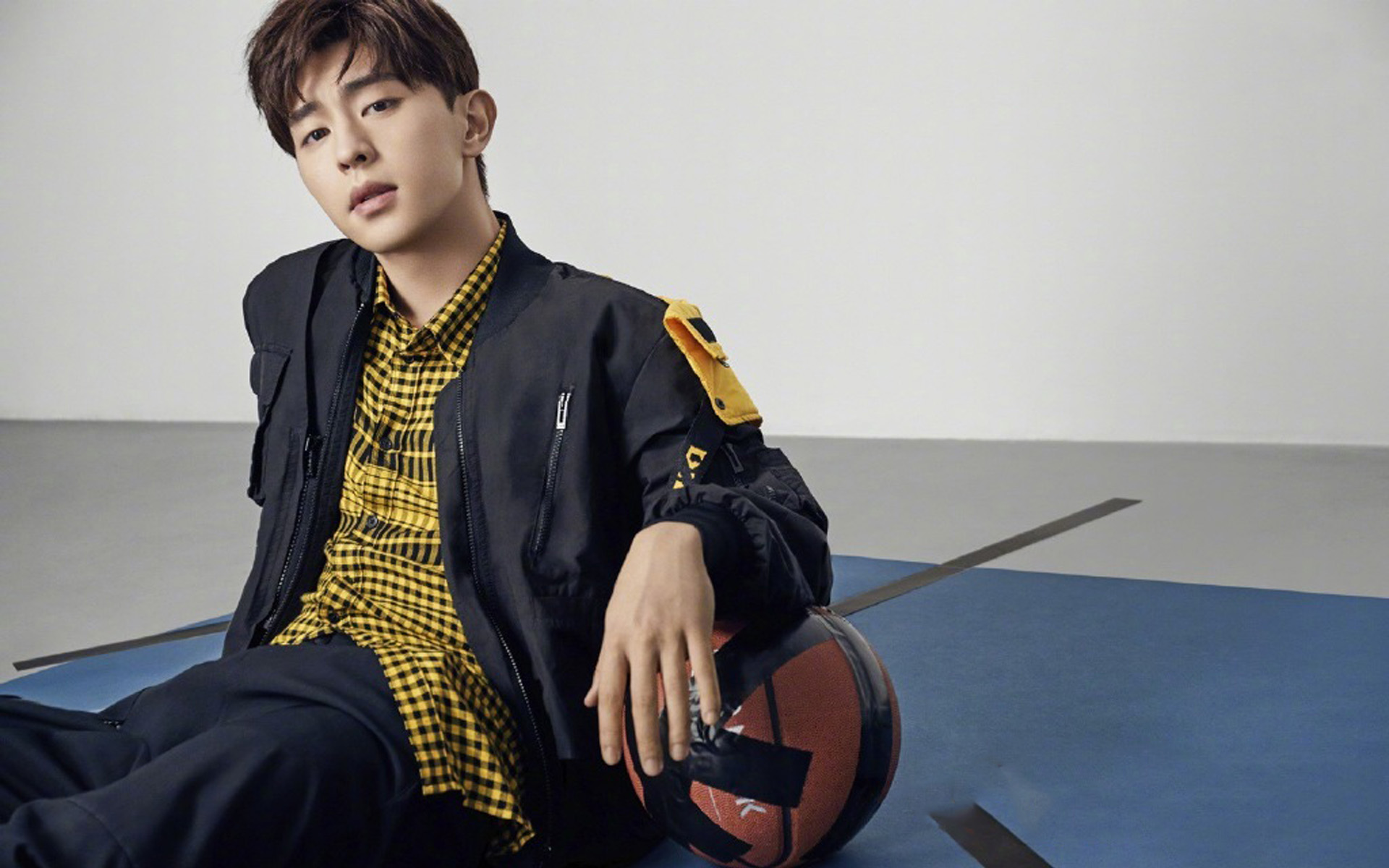 邓伦帅气写真图片桌面壁纸