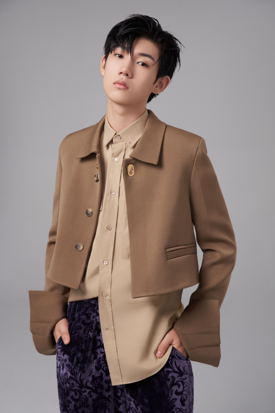 杜天宇轻熟风质感大片曝光,时尚表现力满分__凤凰网