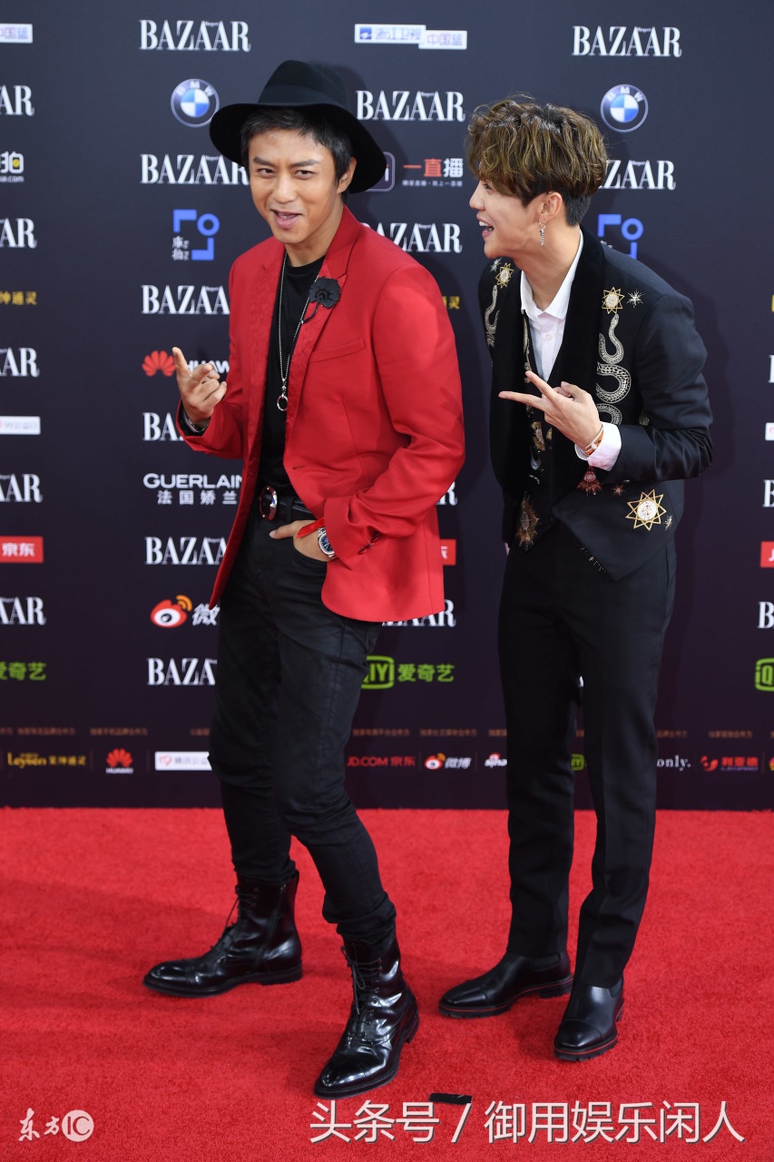 邓超 鹿晗同台亮相活动,网友:搞怪造型两人真是帅气十足!