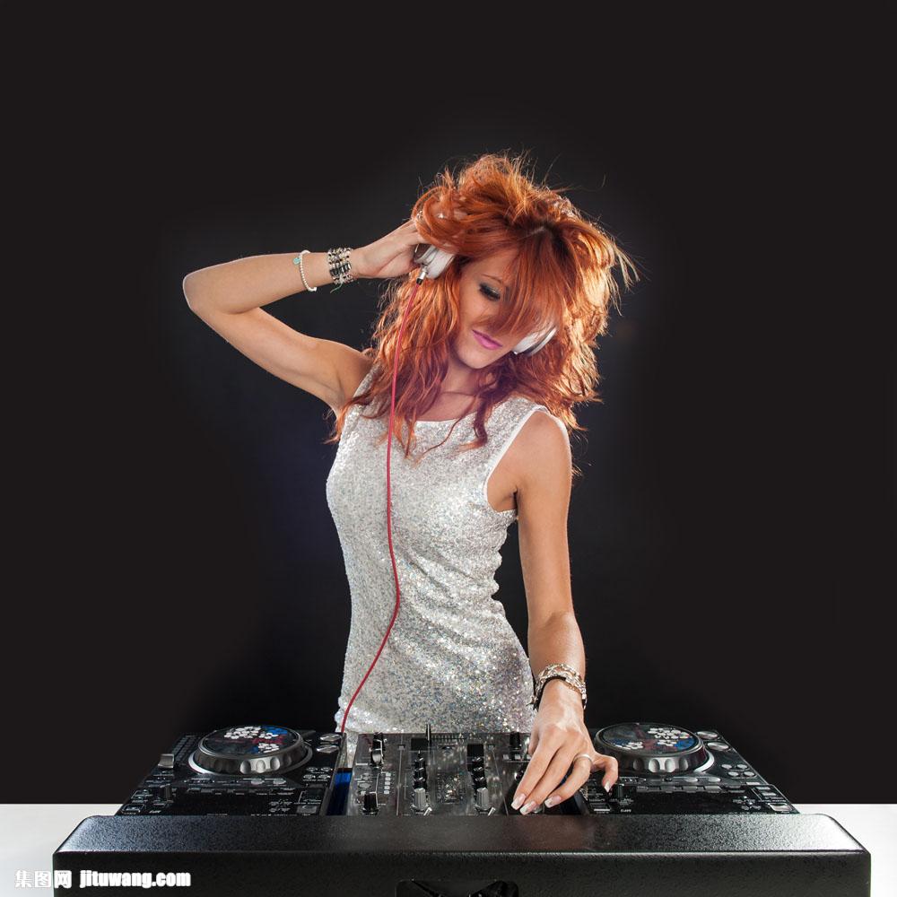 打碟的美女dj师