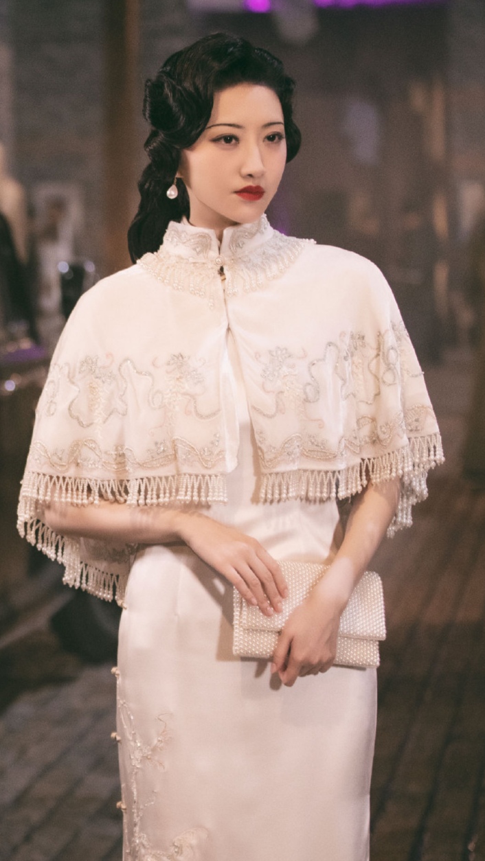 明星旗袍穿搭# #女神# #景甜# 景甜司藤旗袍造型把东方女性魅力展现