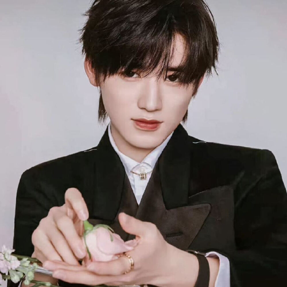 壁纸头像写真宋亚轩时代少年团赞评论更多所有评论你也来说些什么吧