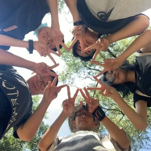 集体照创意照拍不好?这几款姿势,总有一款适合你!