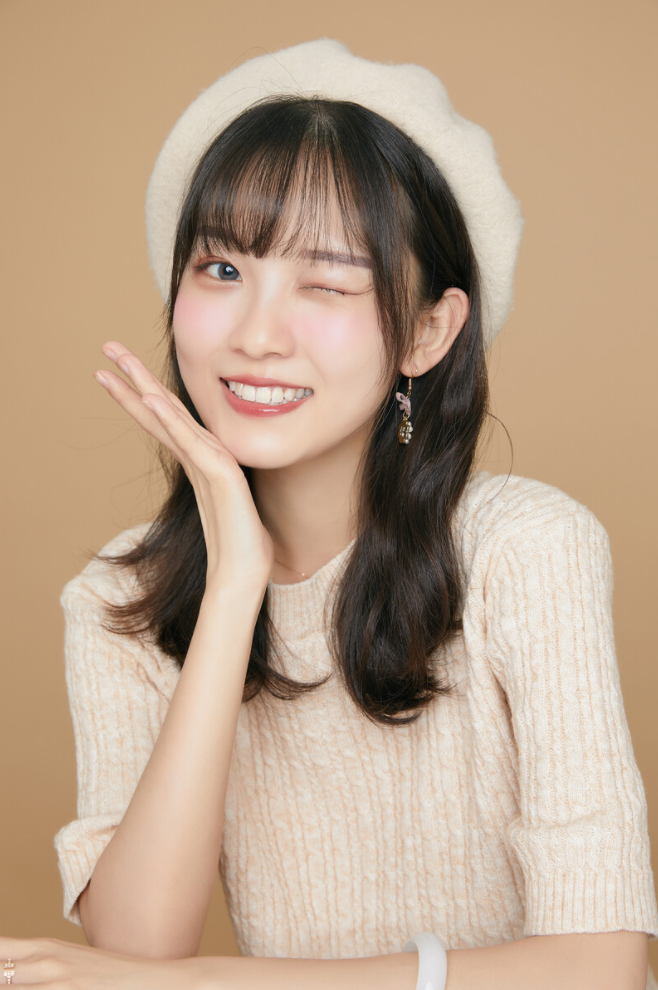 女生自拍怎么拍8个自拍姿势自拍拍照自然美美的