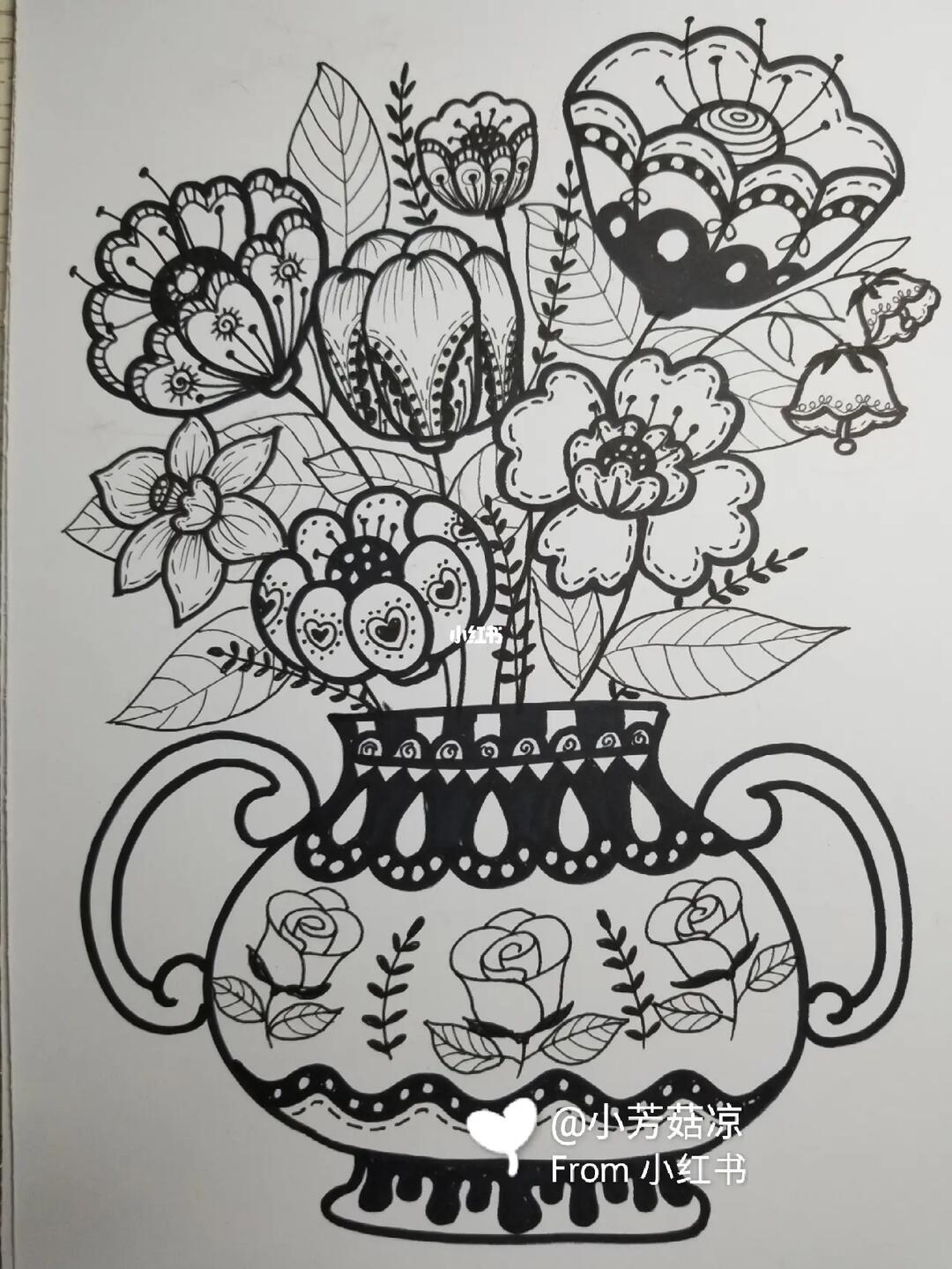 黑白线描花瓶花束