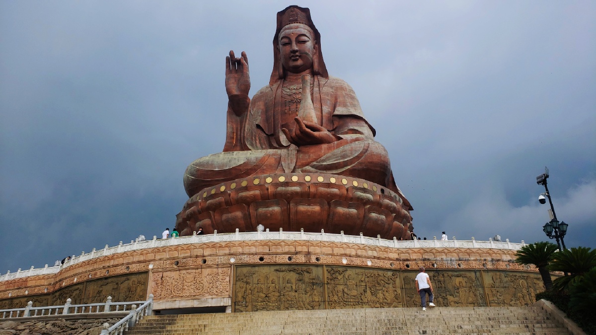 世界最大的观音坐像一一广东佛山西樵山观音