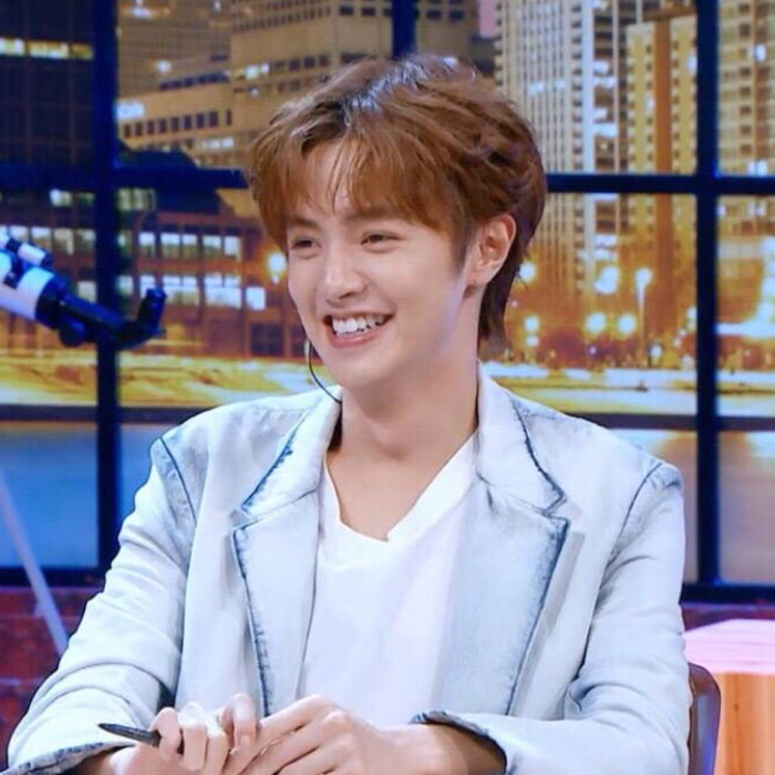 官鸿/by言言超可爱er