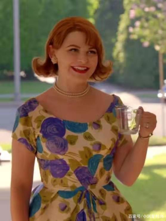 看完《致命女人》后发现:比剧情更好看的是里面女主的复古穿搭